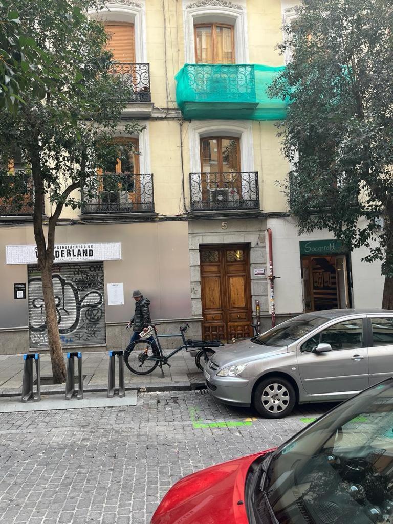 Exyca Malasana Madrid Bagian luar foto